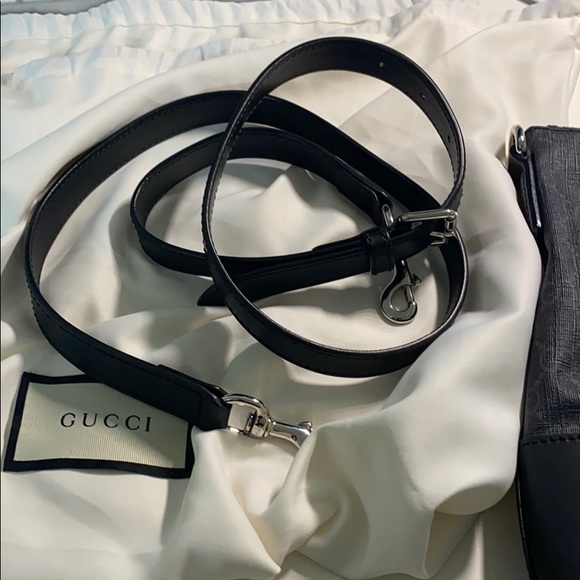 Authentic Gucci GG SUPREME MESSENGER BAG - Picture 5 of 7